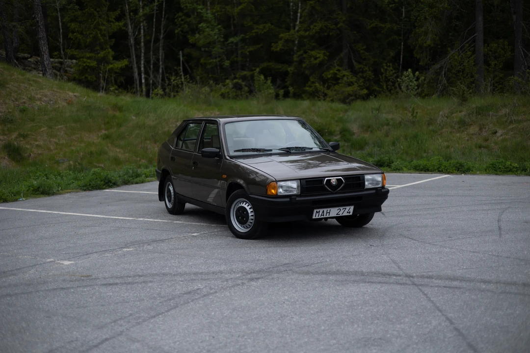 1986 Alfa Romeo - Image 14 of 31