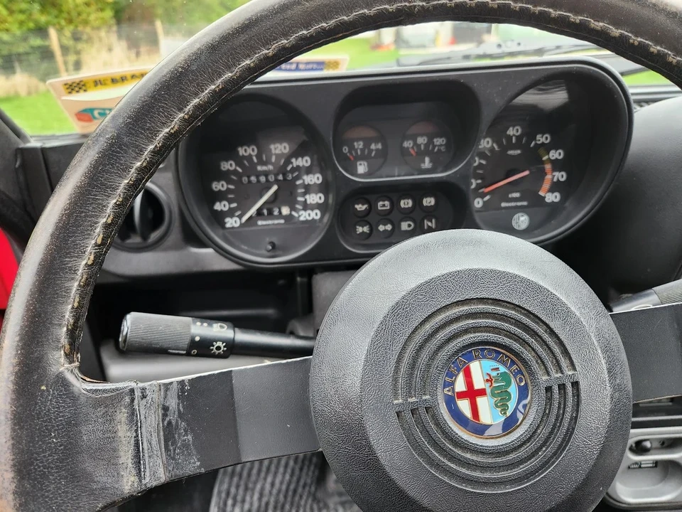 1986 Alfa Romeo - Image 5 of 30
