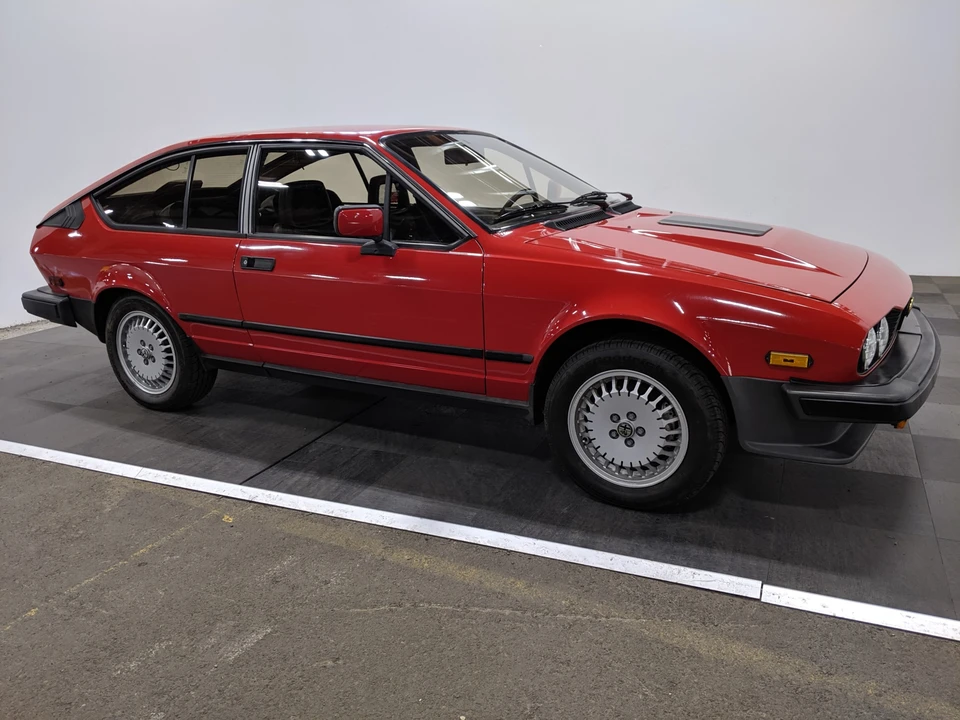 1986 Alfa Romeo Alfetta GT - Image 13 of 31