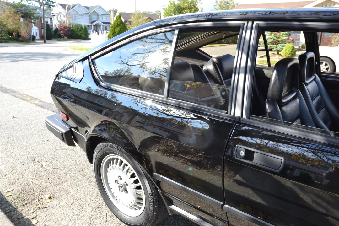 1986 Alfa Romeo Alfetta GT - Image 17 of 31