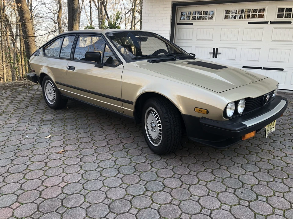 1986 Alfa Romeo Alfetta GT - Image 2 of 31