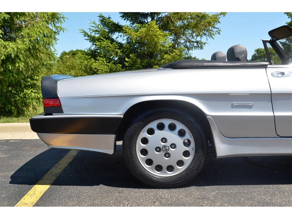 1986 Alfa Romeo 75/Milano - Image 17 of 30