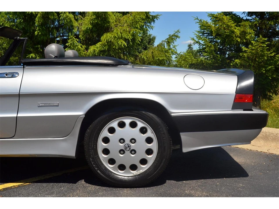 1986 Alfa Romeo 75/Milano - Image 16 of 30