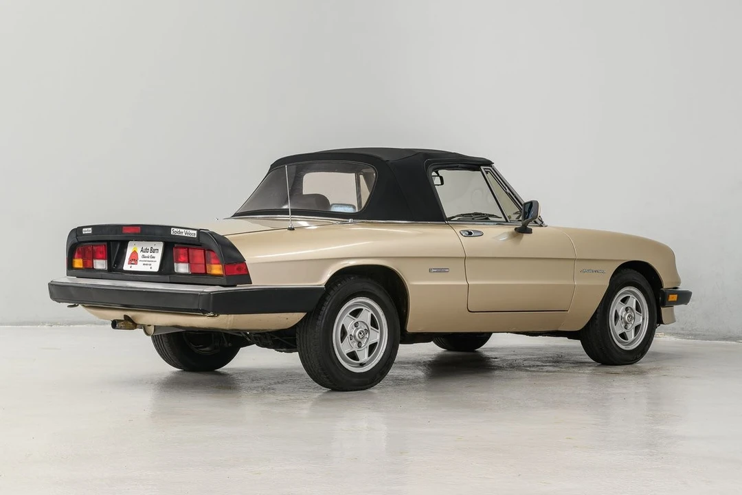 1986 Alfa Romeo - Image 7 of 31