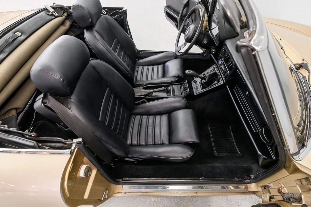 1986 Alfa Romeo - Image 16 of 31