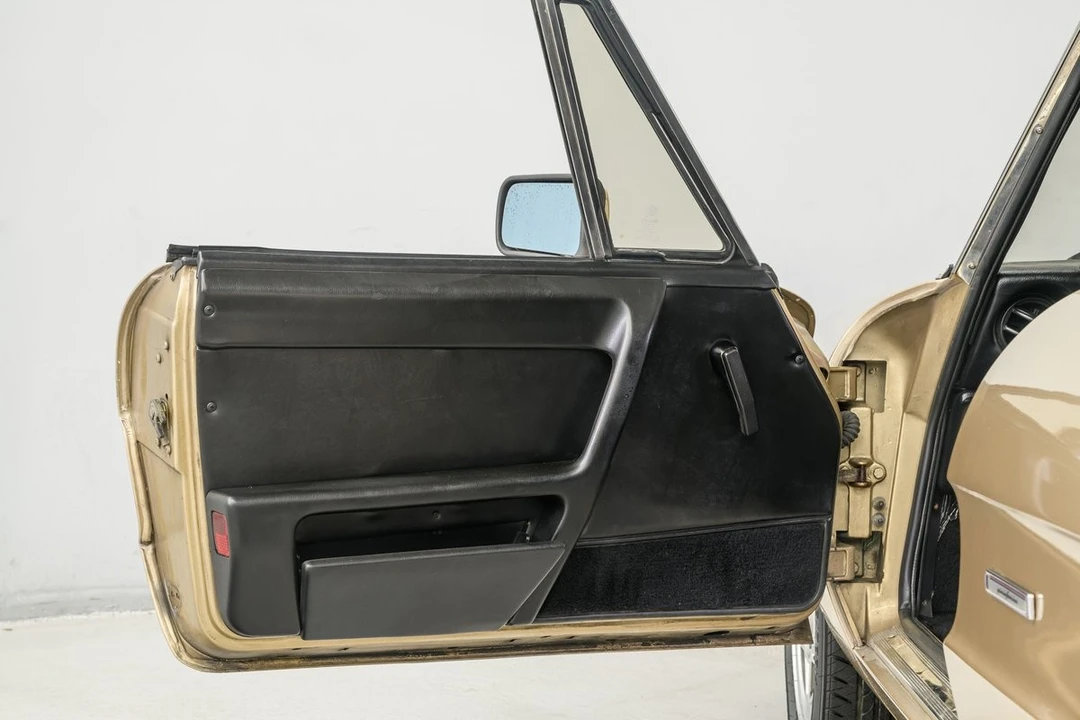 1986 Alfa Romeo - Image 10 of 31