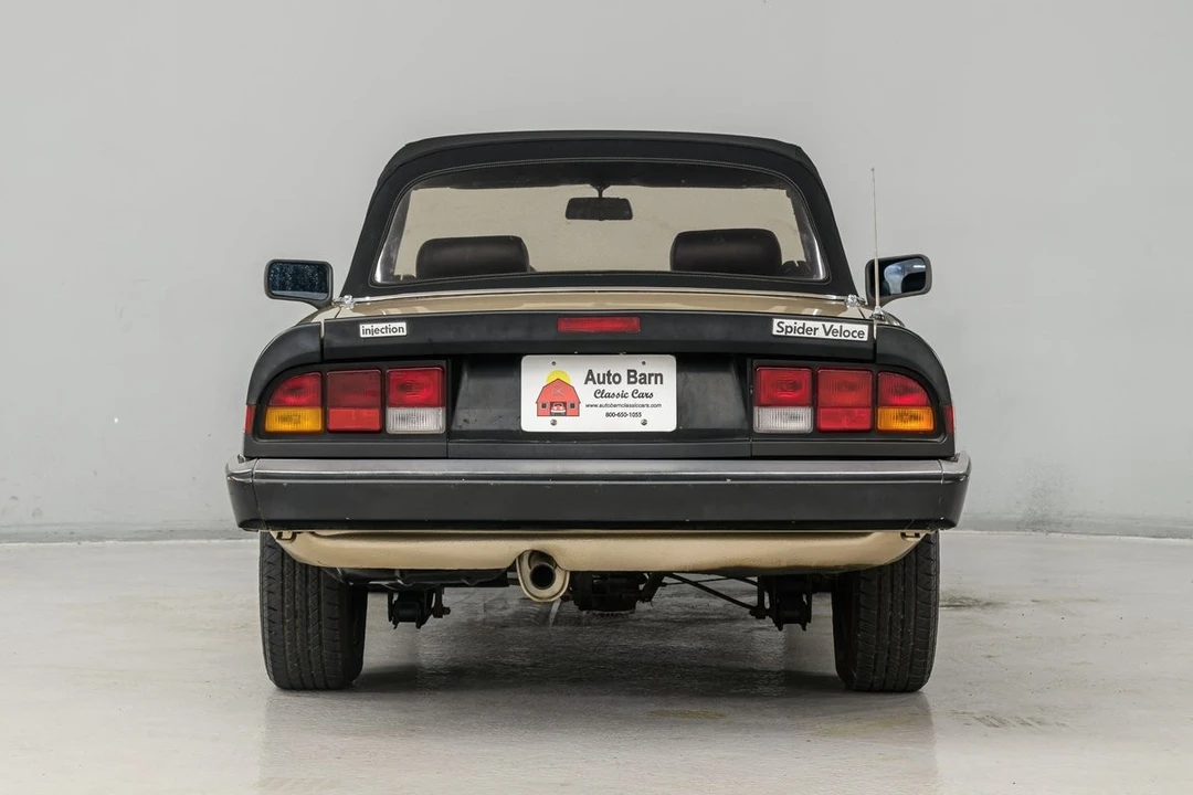 1986 Alfa Romeo - Image 6 of 31