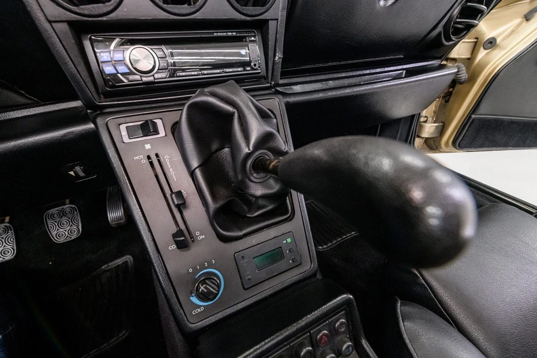 1986 Alfa Romeo - Image 28 of 31
