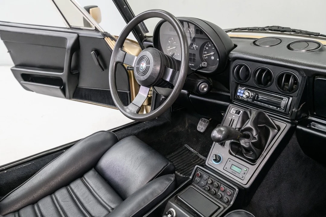 1986 Alfa Romeo - Image 18 of 31