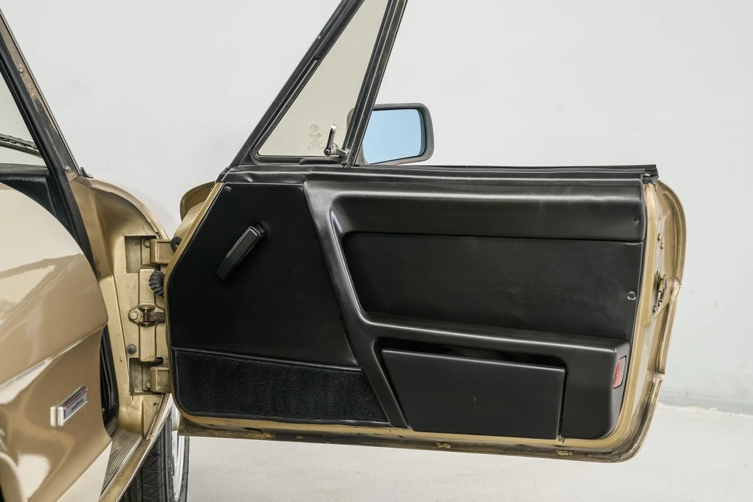 1986 Alfa Romeo - Image 11 of 31