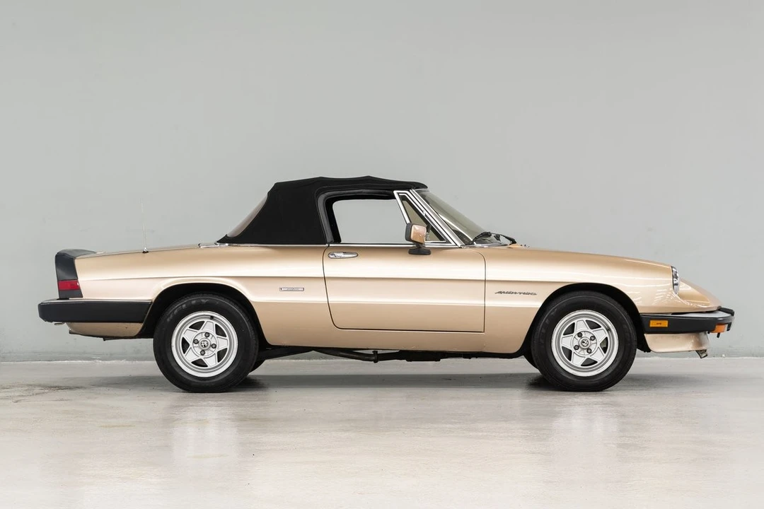 1986 Alfa Romeo - Image 8 of 31