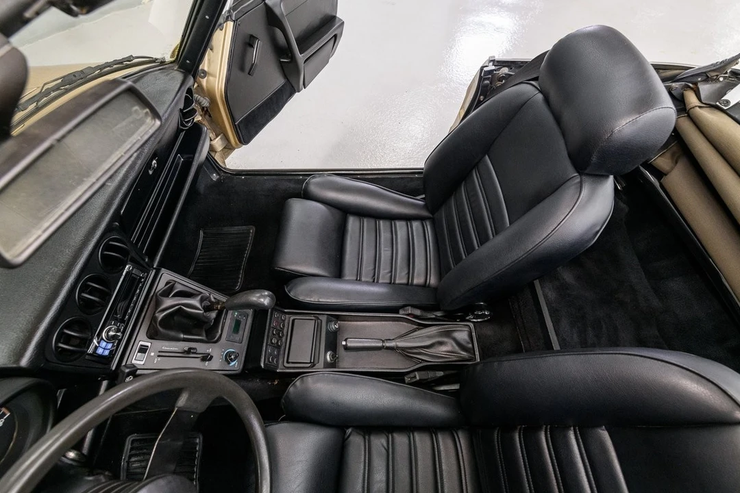 1986 Alfa Romeo - Image 14 of 31