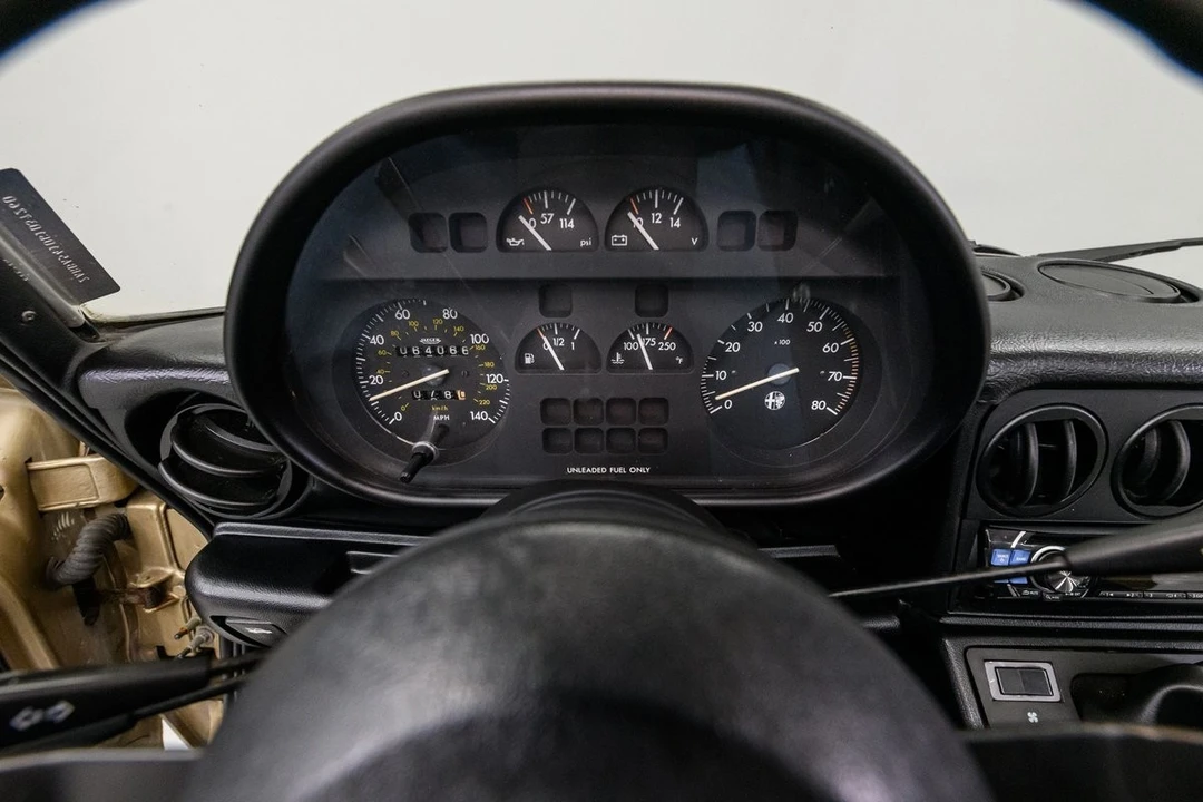 1986 Alfa Romeo - Image 23 of 31