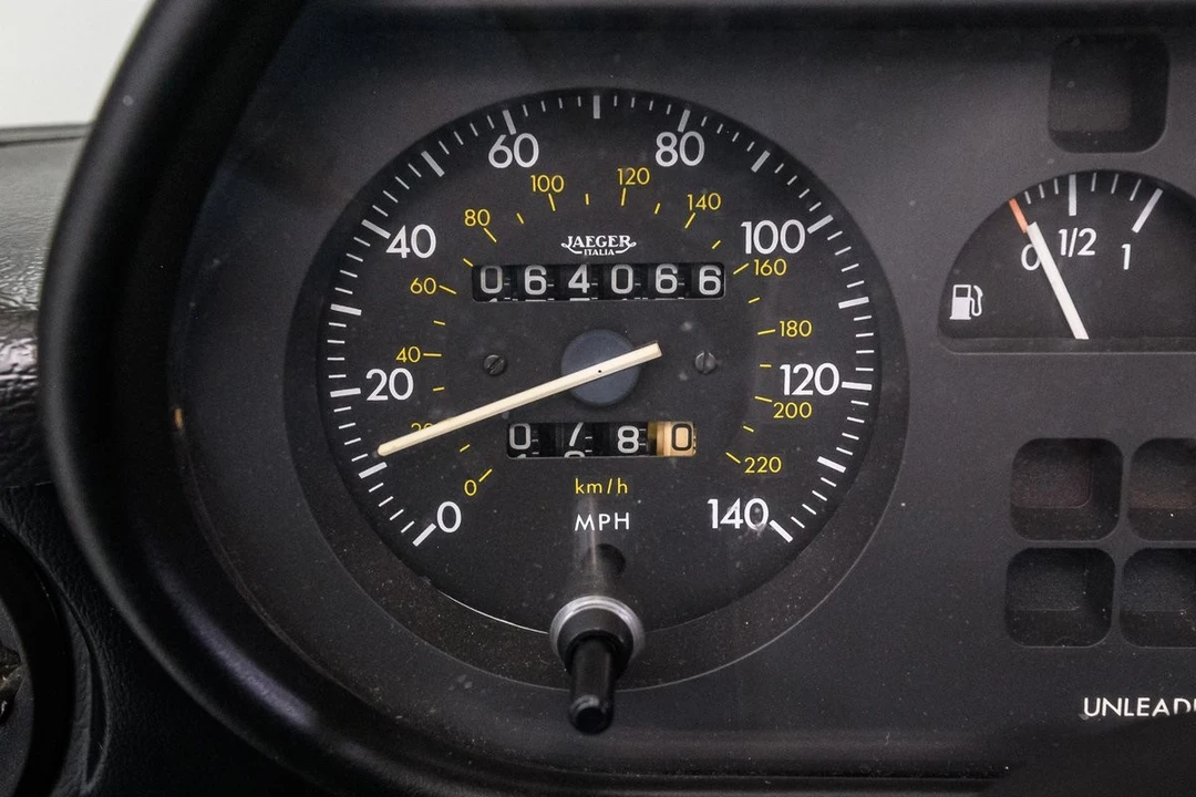 1986 Alfa Romeo - Image 22 of 31