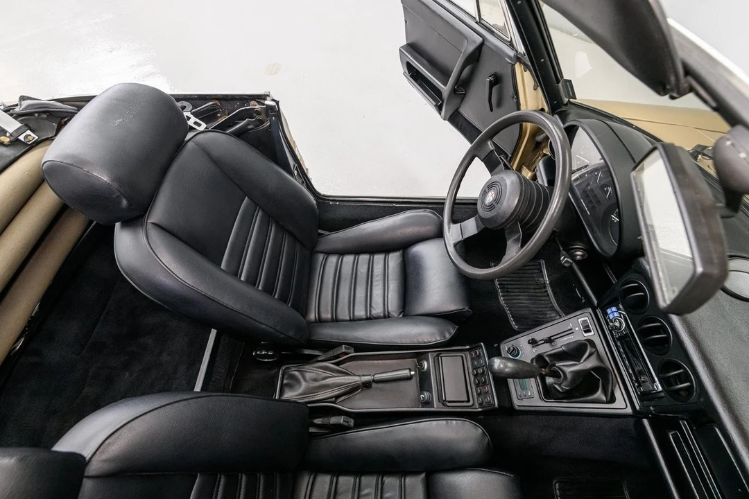 1986 Alfa Romeo - Image 17 of 31