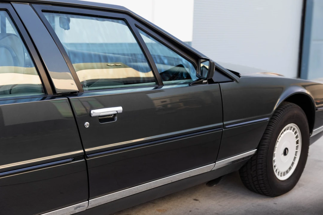 1986 Aston Martin Lagonda - Image 28 of 31