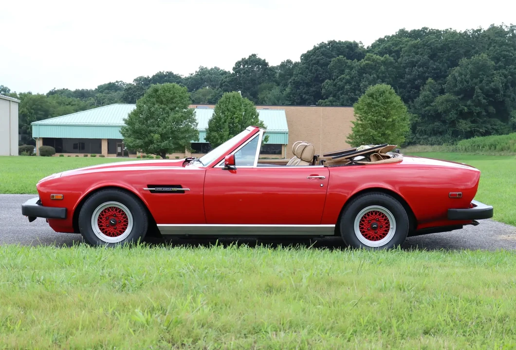 1986 Aston Martin DBS V8 & V8 & V8 Vantage - Image 3 of 6