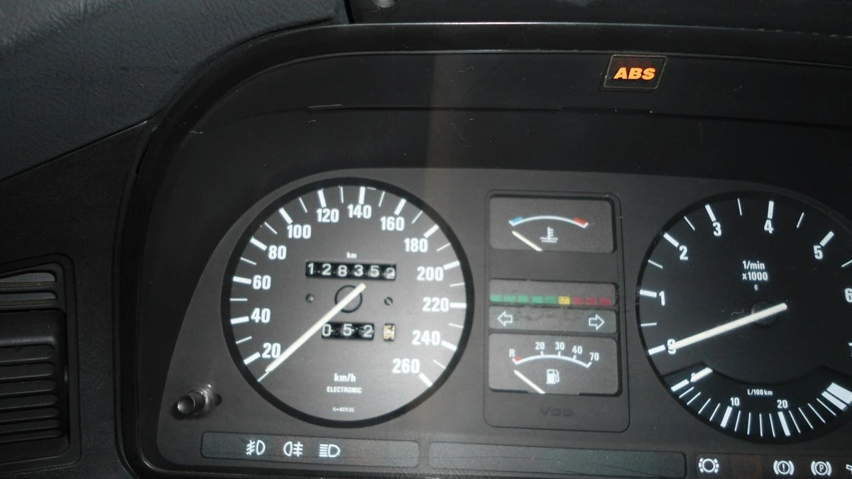 1986 BMW E28 5 Series - Image 28 of 30