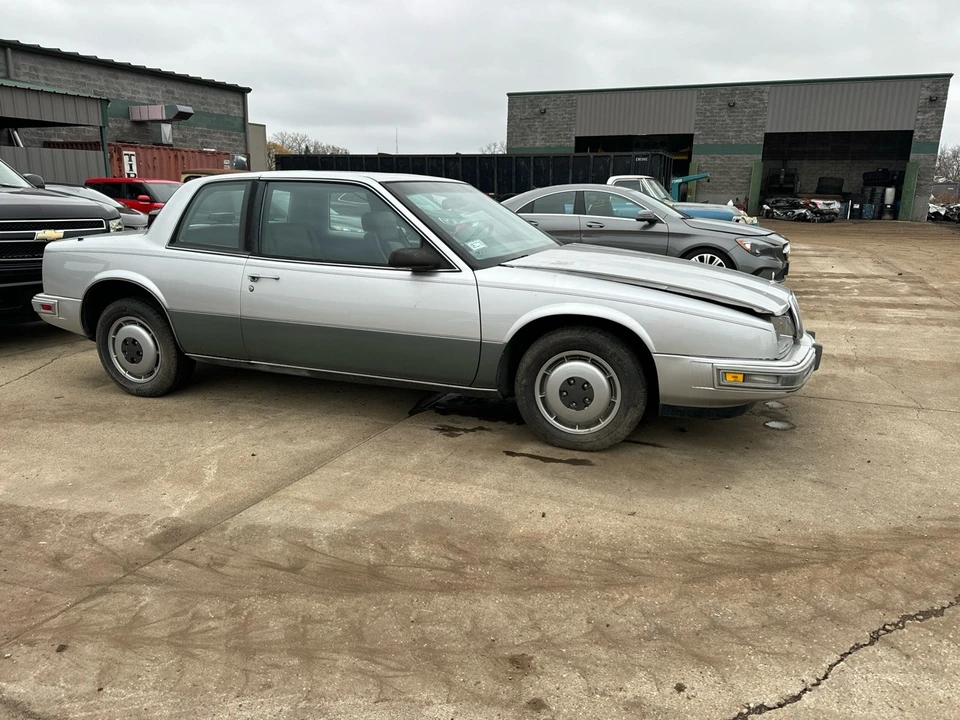 1986 Buick Riviera 4th-7th Gen - Image 3 of 17