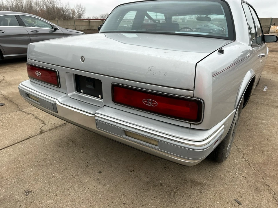 1986 Buick Riviera 4th-7th Gen - Image 13 of 17