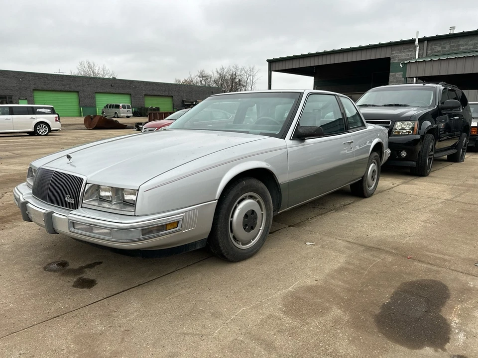 1986 Buick Riviera 4th-7th Gen - Image 9 of 17