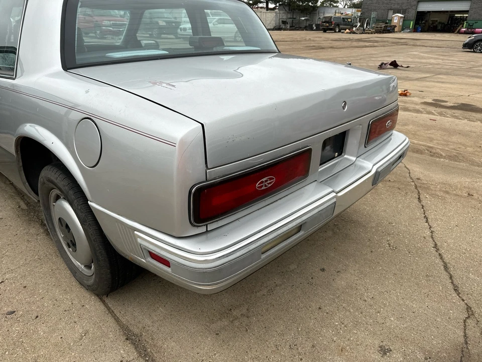1986 Buick Riviera 4th-7th Gen - Image 12 of 17