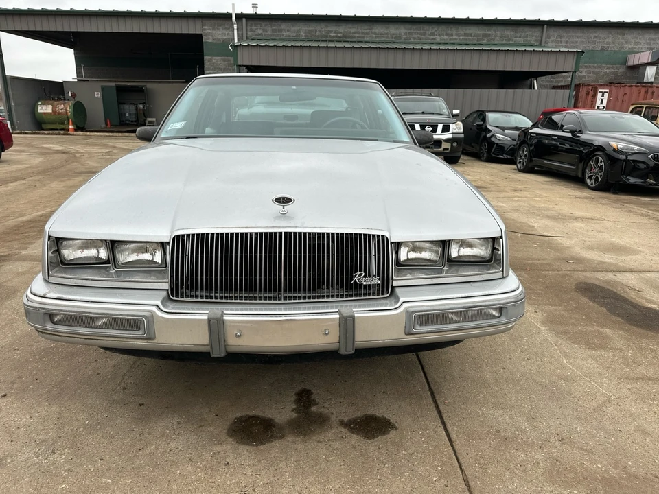 1986 Buick Riviera 4th-7th Gen - Image 8 of 17