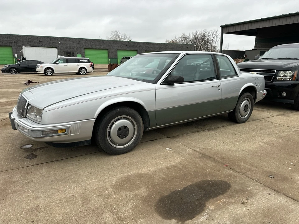 1986 Buick Riviera 4th-7th Gen - Image 4 of 17