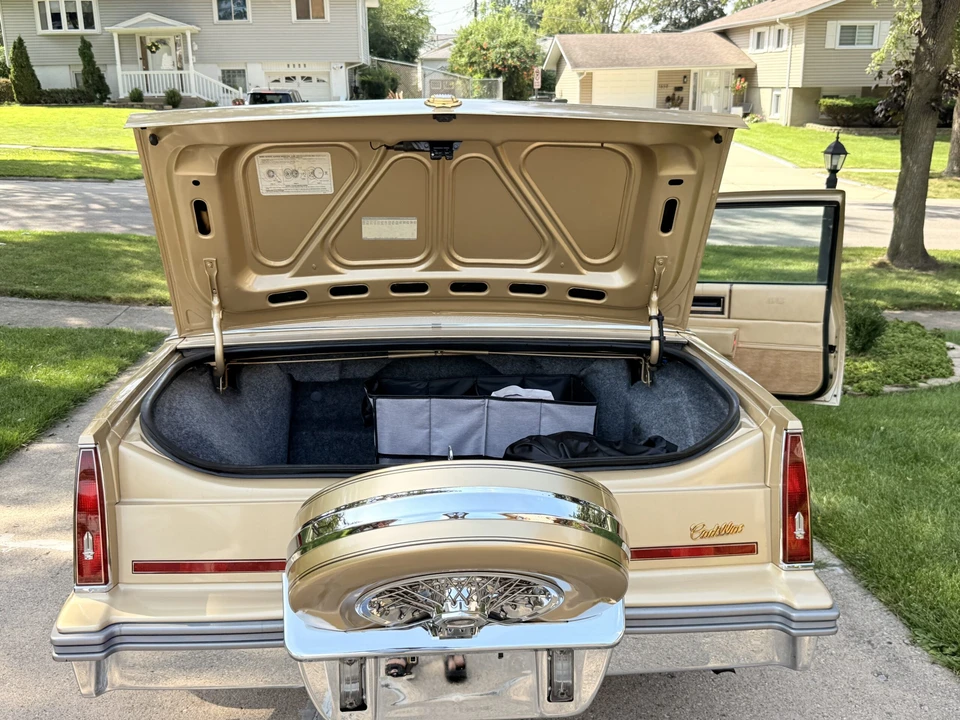 1986 Cadillac DeVille 6th Gen - Image 17 of 24