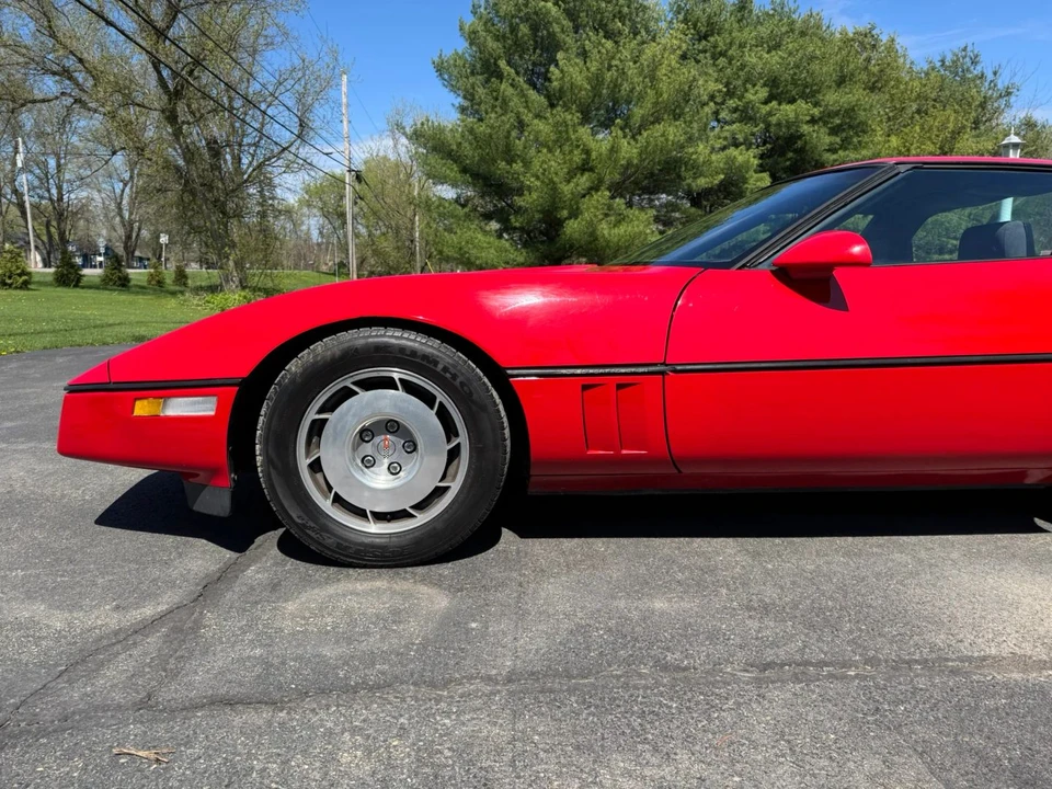 1986 Chevrolet Corvette C4 - Image 16 of 31