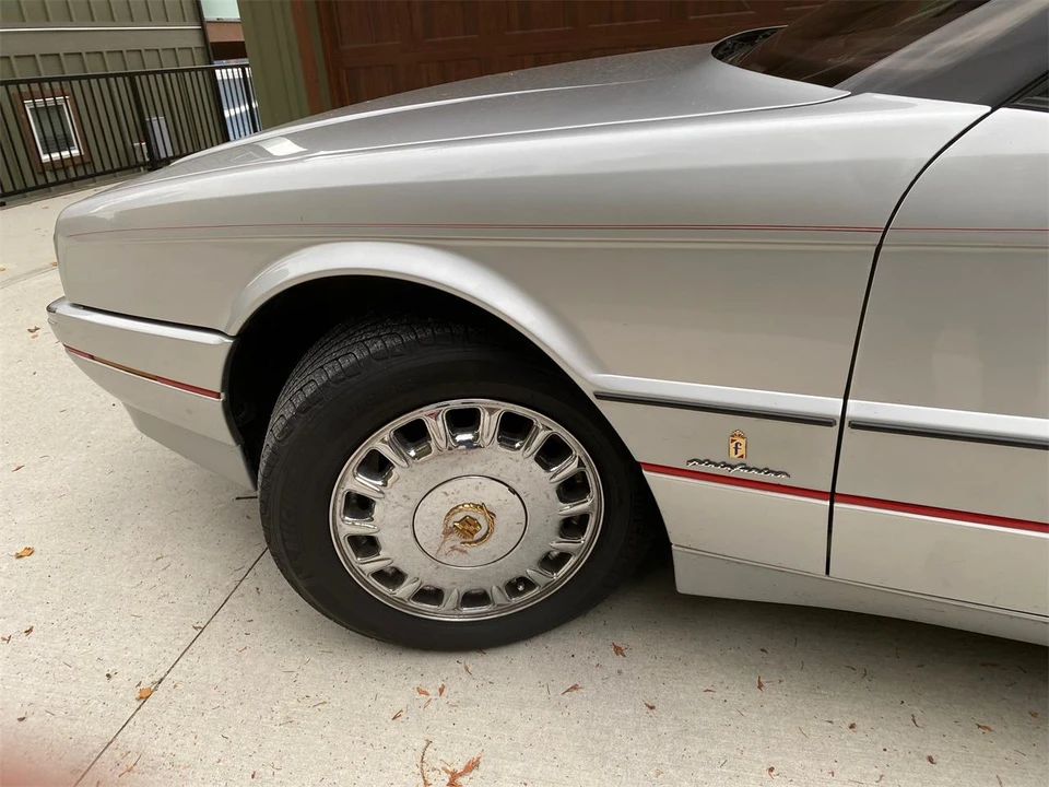 1986 Cadillac Allante - Image 11 of 31