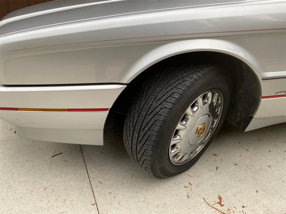 1986 Cadillac Allante - Image 12 of 31
