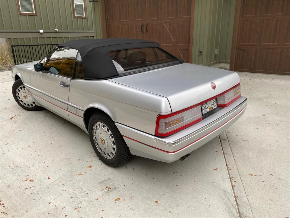 1986 Cadillac Allante - Image 9 of 31