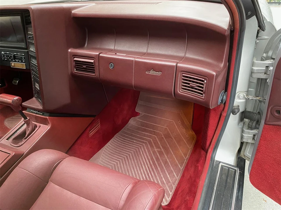 1986 Cadillac Allante - Image 15 of 31