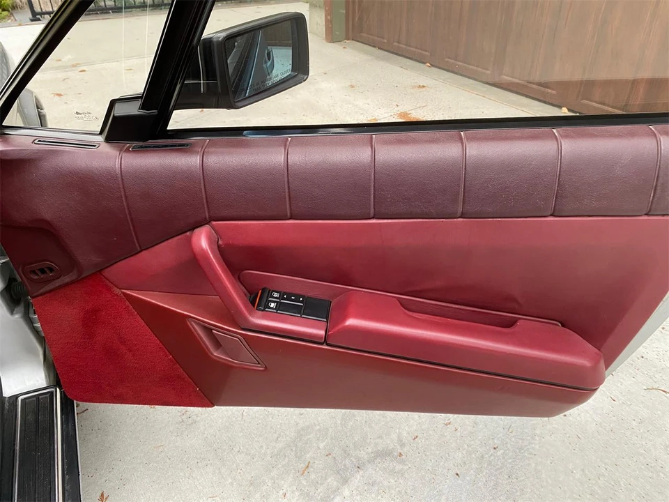 1986 Cadillac Allante - Image 14 of 31
