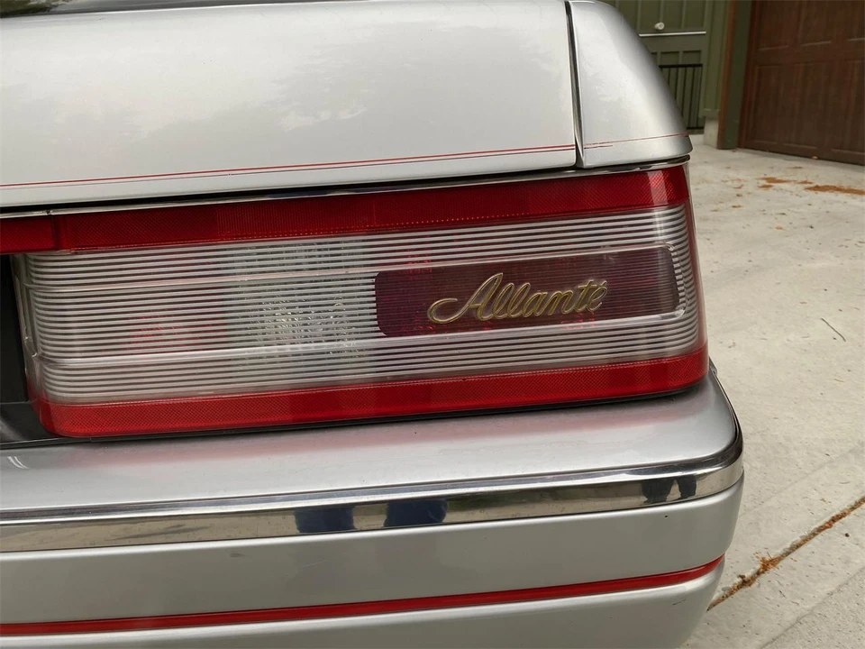 1986 Cadillac Allante - Image 26 of 31