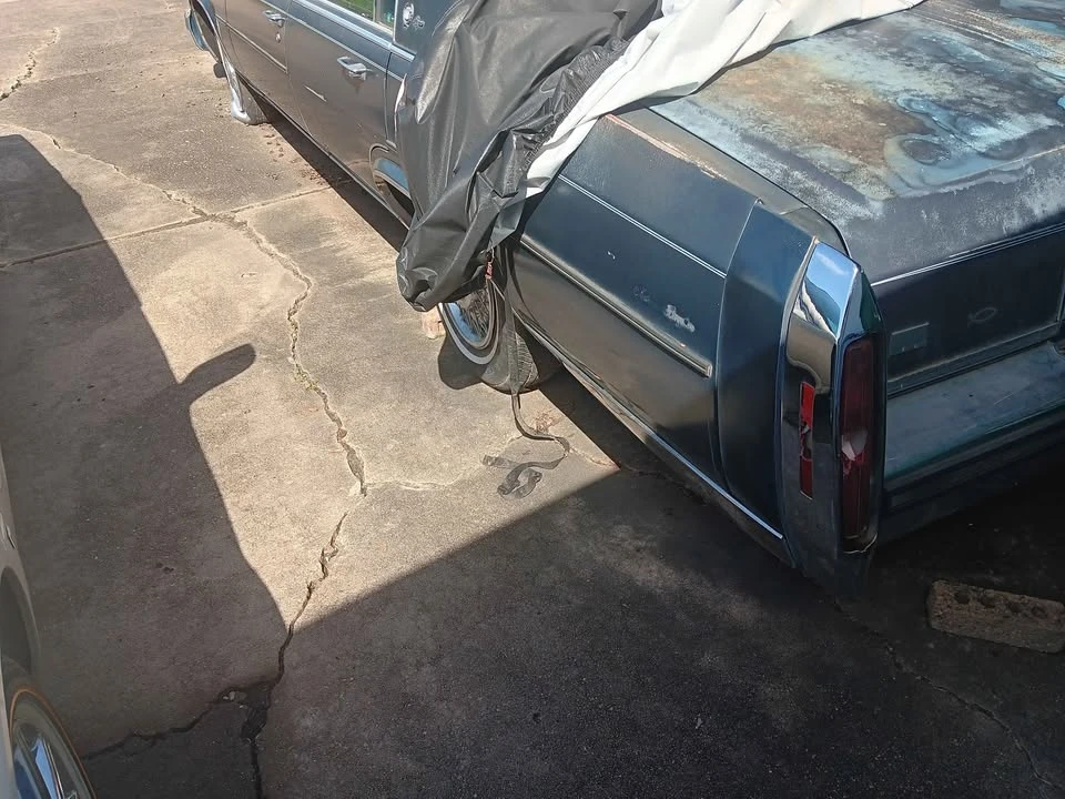 1986 Cadillac Brougham - Image 4 of 6