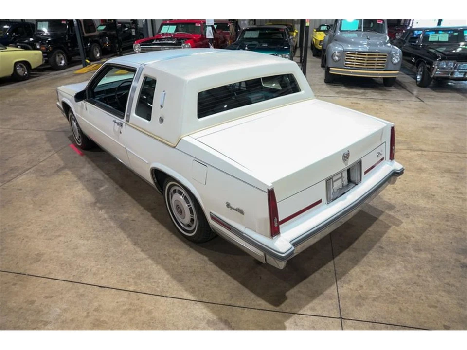 1986 Cadillac DeVille 6th Gen - Image 16 of 31