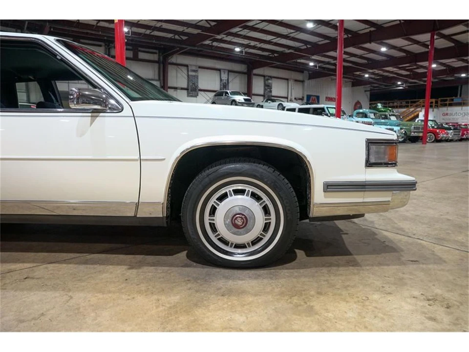 1986 Cadillac DeVille 6th Gen - Image 11 of 31