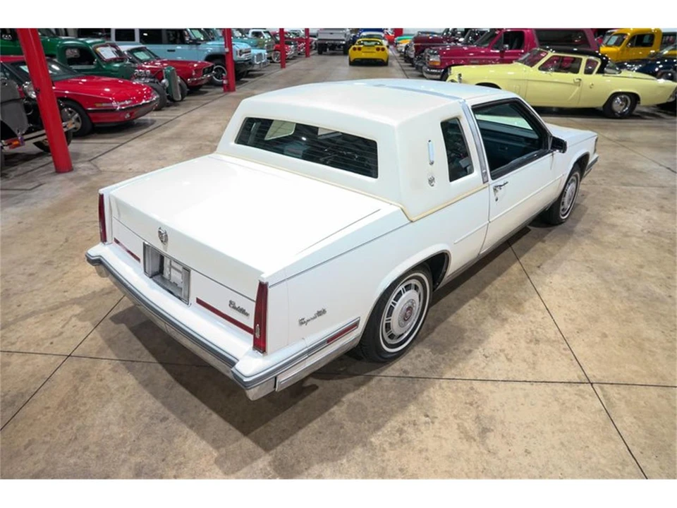 1986 Cadillac DeVille 6th Gen - Image 17 of 31