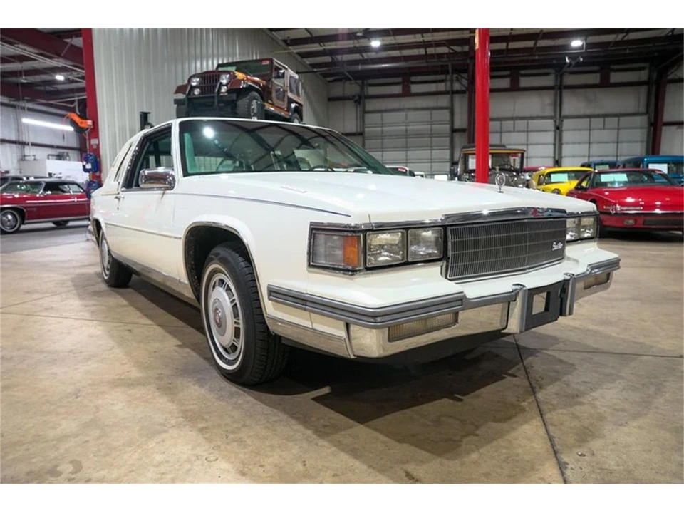 1986 Cadillac DeVille 6th Gen - Image 12 of 31