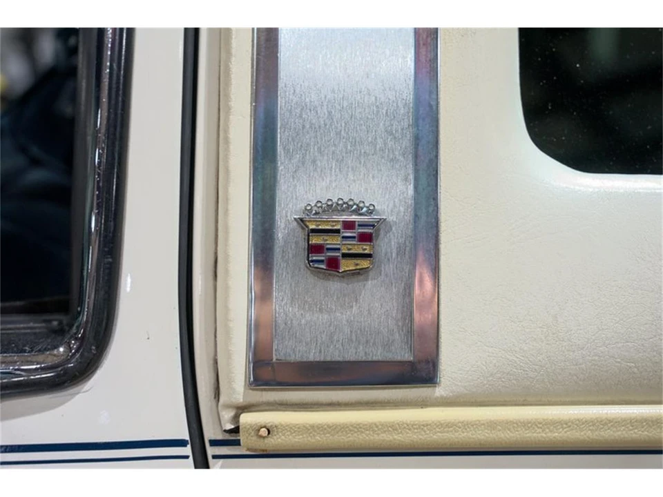 1986 Cadillac DeVille 6th Gen - Image 23 of 31