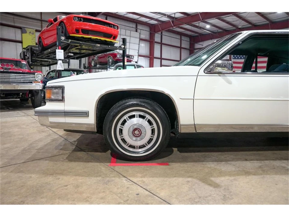 1986 Cadillac DeVille 6th Gen - Image 3 of 31