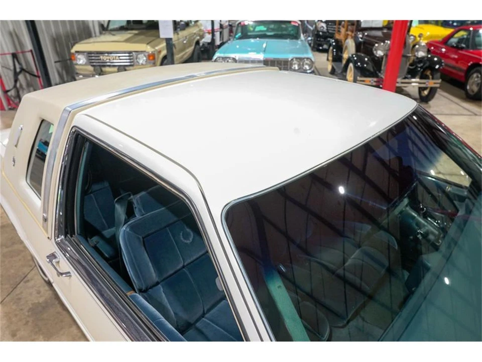 1986 Cadillac DeVille 6th Gen - Image 19 of 31