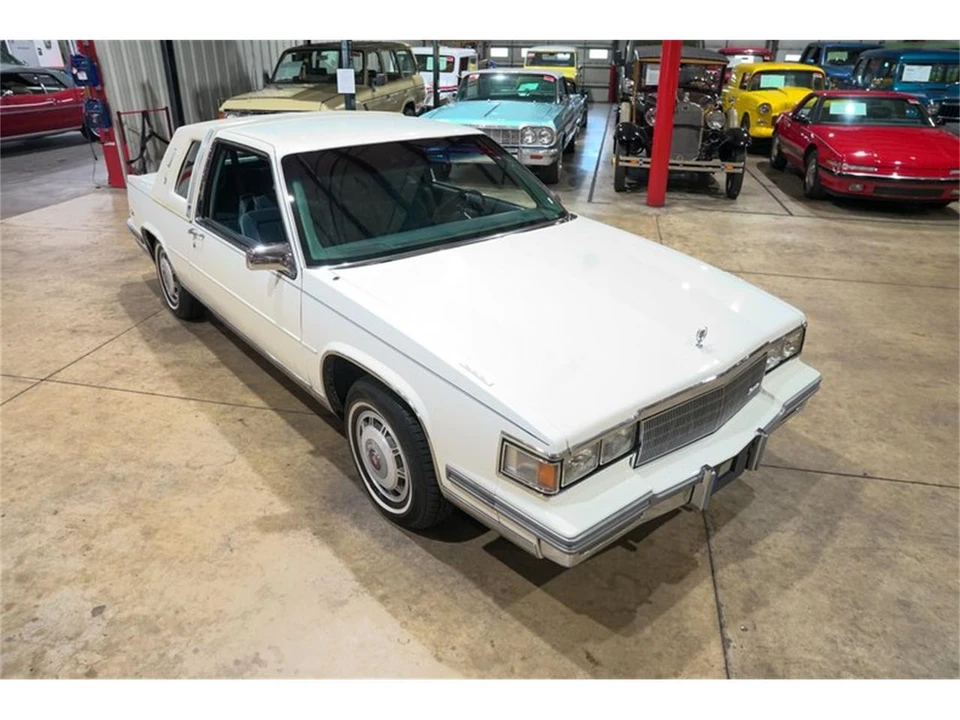 1986 Cadillac DeVille 6th Gen - Image 14 of 31