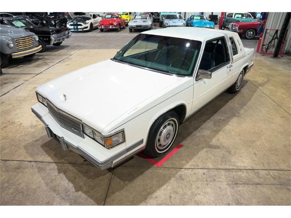1986 Cadillac DeVille 6th Gen - Image 15 of 31