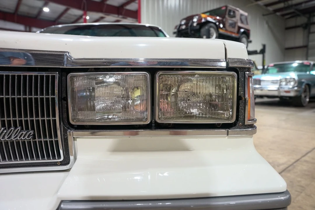 1986 Cadillac DeVille 6th Gen - Image 28 of 31