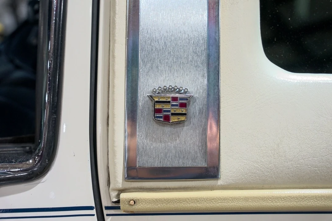 1986 Cadillac DeVille 6th Gen - Image 16 of 31