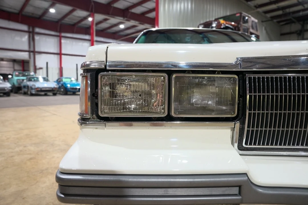 1986 Cadillac DeVille 6th Gen - Image 27 of 31
