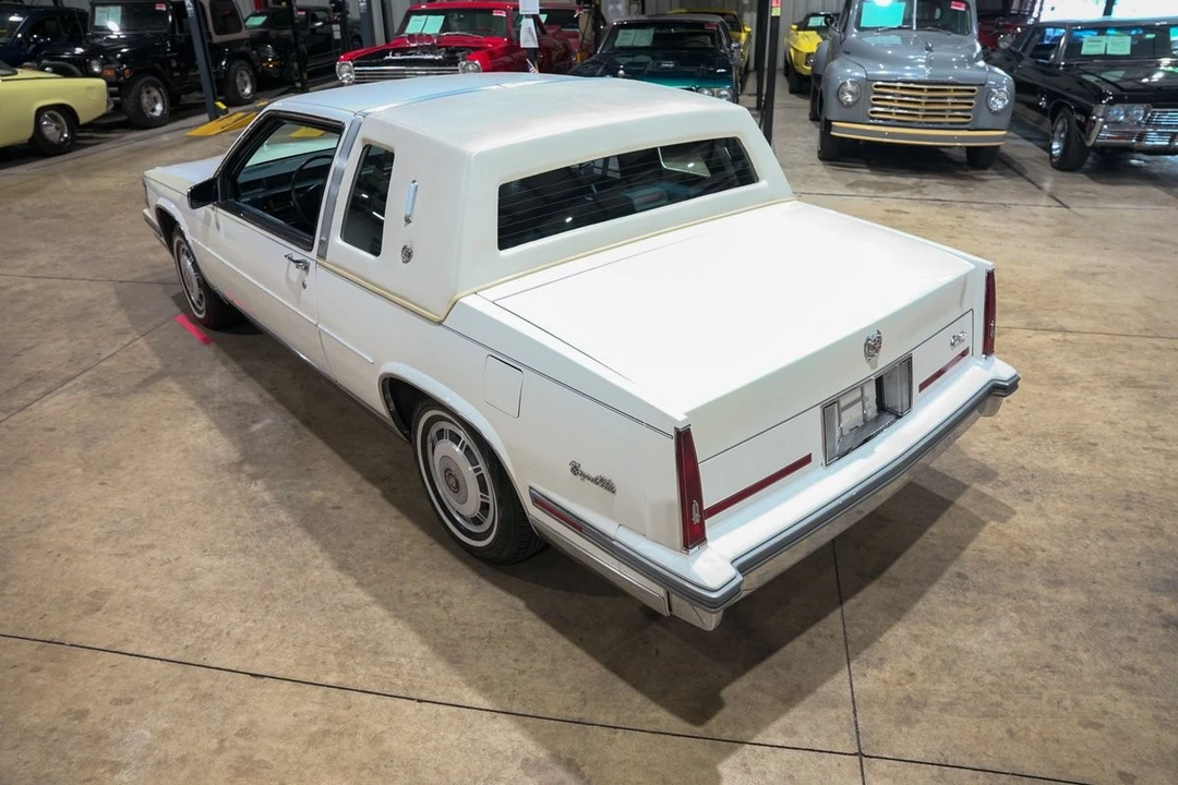 1986 Cadillac DeVille 6th Gen - Image 16 of 31